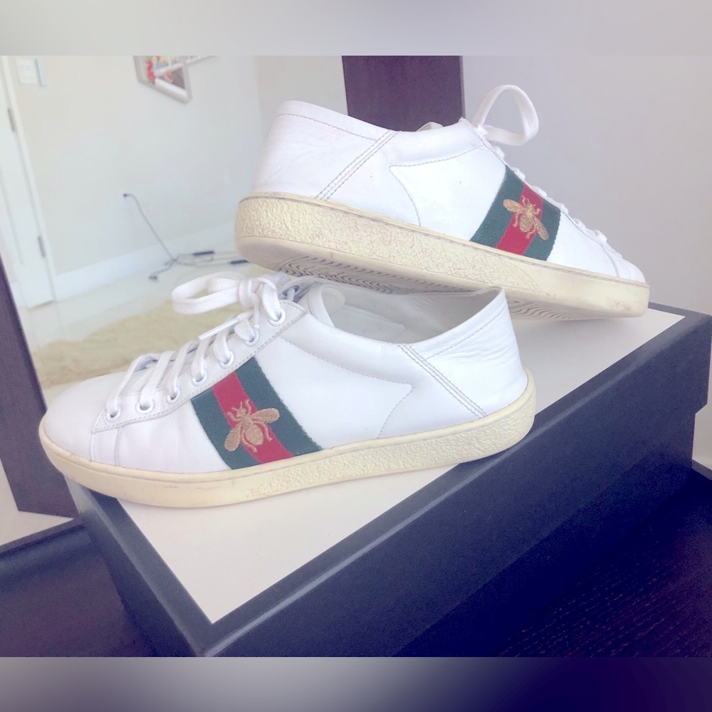 70% OFF Gucci  White Leather Sneakers. Size 38